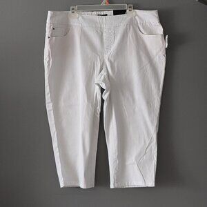 Reitman's White Capris Size 18